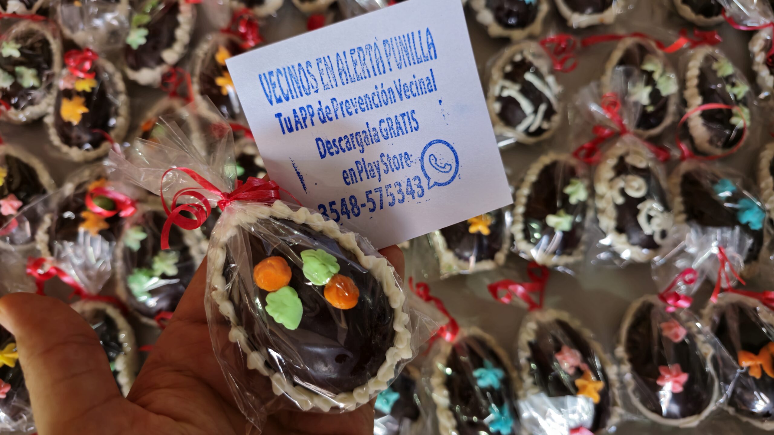 vea ayuda solidaria vecinos en alerta marcos nahuel entrega 300 huevos de pascuas valle hermoso punilla