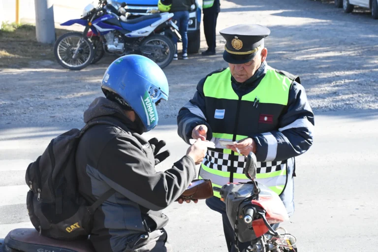 Operativos de control en Cosquín. Arrebatan motocicleta y retienen vehículos por infracciones