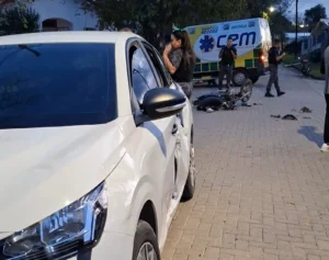 Accidente en moto deja dos jóvenes heridos en La Falda