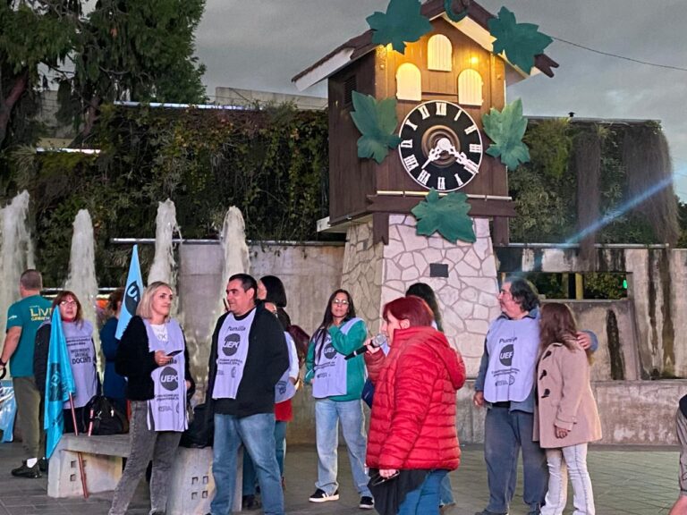 docentes reclamos carlos paz reloj cucu