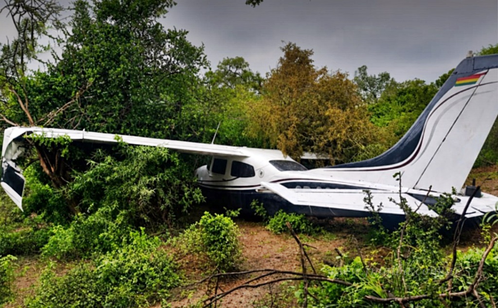 Avioneta boliviana abandonada en zona rural de Salta, desvía sospechas de narcotráfico en Córdoba