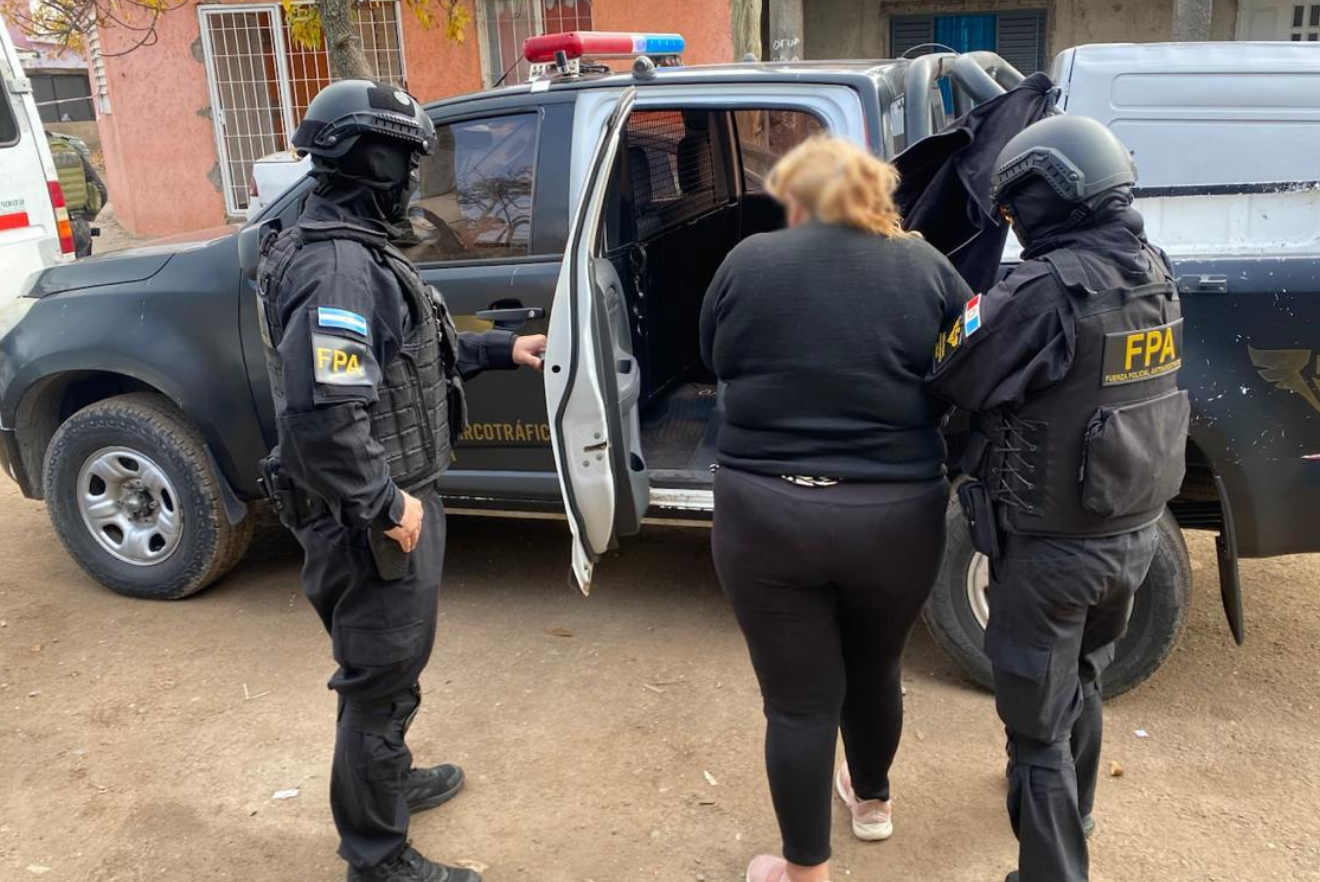 Cayó otra vez: detuvieron en Córdoba a una mujer con antecedentes narco y secuestraron droga, dinero y Rohypnol
