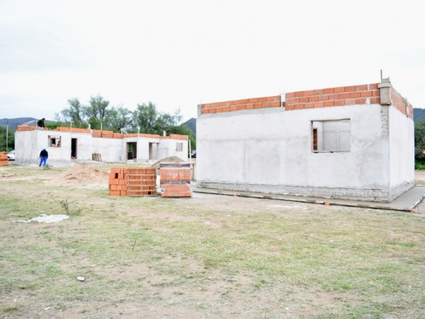 La trama detrás de las 10 viviendas que dos gestiones dejaron a medio construir en Valle Hermoso