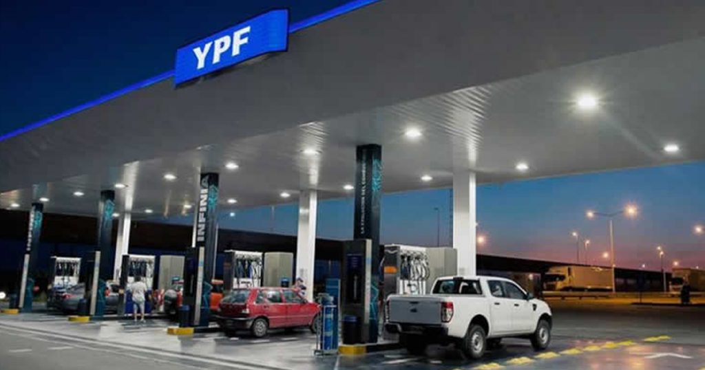 Golpe al bolsillo: YPF volvió a aumentar los combustibles y la Súper ya supera los .060